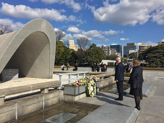 Minister Flanagan lays a wreath in memory of the 140,000 people killed by the atomic bomb dropped on Hiroshima in 1945
